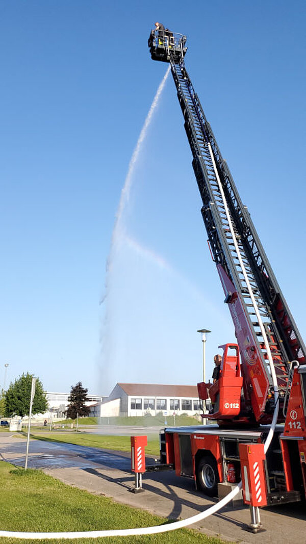 Drehleiter mit Wasserwerfer