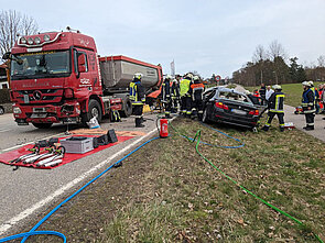 Verkehrsunfall Pkw gegen Lkw