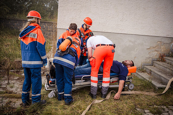 24-Stunden-Berufsfeuerwehrtag der Jugendfeuerwehr Nittenau